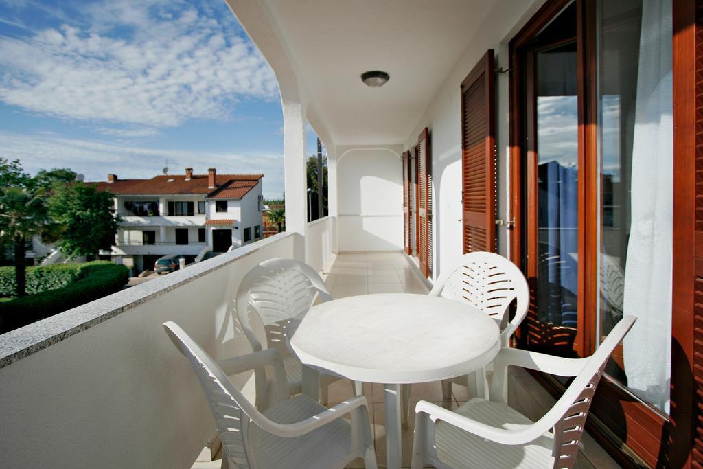 Apartments Ava Poreč Exterior foto